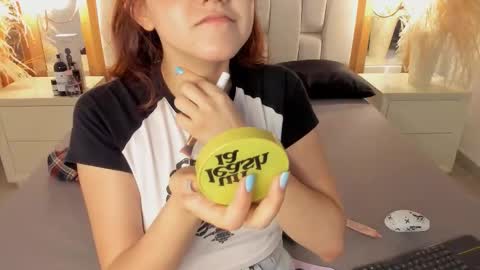 daphne_and_roger online show from September 13, 2025, 11:32 am