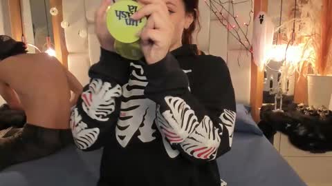 daphne_and_roger online show from October 14, 2025, 11:33 am