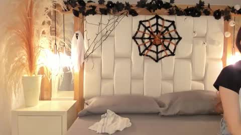 daphne_and_roger online show from October 15, 2025, 11:32 am