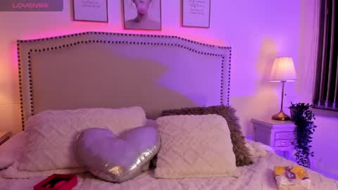 daphne_chers online show from April 15, 2026, 10:11 am