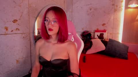 Daphne online show from October 7, 2025, 3:14 am