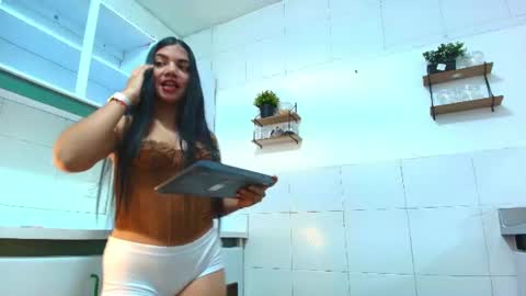 daphne_gloww online show from June 12, 2026, 2:05 pm