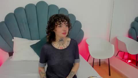 DaphneBlunt online show from October 26, 2025, 1:39 pm