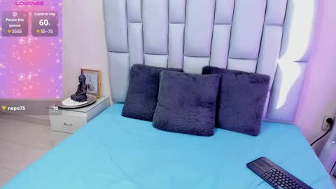 daphnesky__ online show from September 19, 2025, 9:48 pm