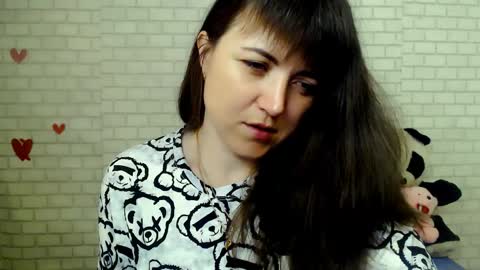 Snapshot of darina_m_ chatting on May 7, 2026, 4:40 am Darina online show from May 7, 2026, 4:40 am