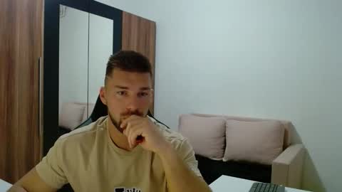 darius_94 online show from November 11, 2025, 4:34 am