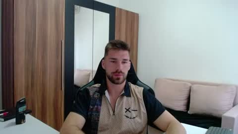 Snapshot of darius_94 chatting on June 27, 2026, 4:06 am darius_94 online show from June 27, 2026, 4:06 am