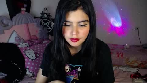 Moony online show from December 17, 2025, 11:00 pm