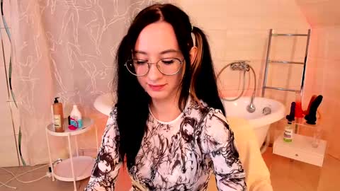 Lola online show from December 14, 2024, 9:51 am