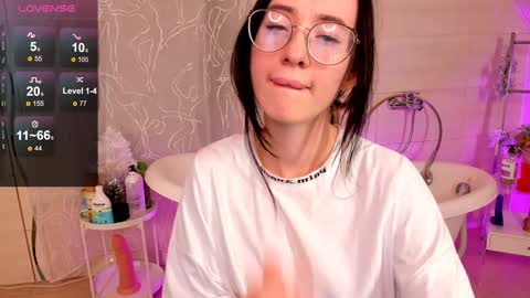 Lola online show from December 28, 2024, 3:48 pm