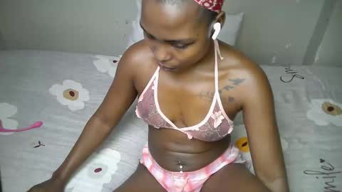 dark_lovly online show from November 17, 2025, 9:42 pm