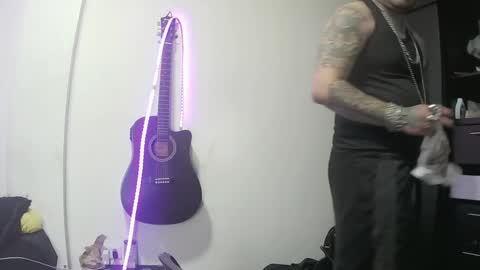 darkclothes online show from February 1, 2025, 11:10 am