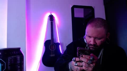 darkclothes online show from February 13, 2025, 12:00 pm