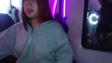 darkclothes online show from February 25, 2025, 12:13 pm