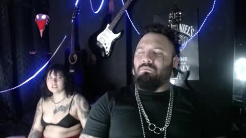 darkclothes online show from November 4, 2025, 2:10 am