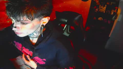   online show from October 22, 2025, 7:08 am