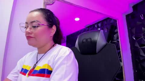 Snapshot of darlingbdsm_ chatting on July 7, 2026, 1:37 pm Darling online show from July 7, 2026, 1:37 pm
