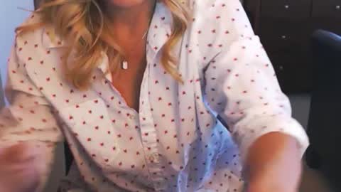 Snapshot of darlingd77 chatting on January 10, 2025, 2:45 pm DarlingD online show from January 10, 2025, 2:45 pm