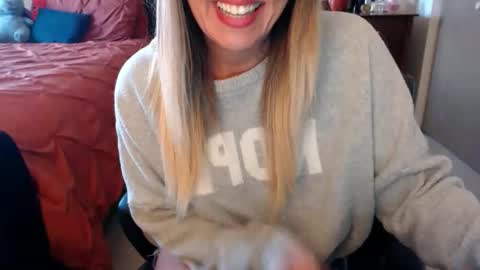 Snapshot of darlingd77 chatting on October 2, 2025, 12:45 pm DarlingD online show from October 2, 2025, 12:45 pm