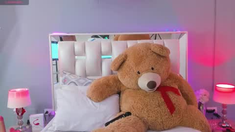 darlyn_tenderhot__ online show from September 23, 2025, 5:21 am