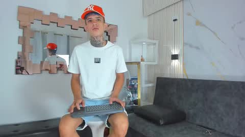 darwin_ggh online show from November 19, 2025, 7:08 am