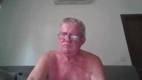 darwincock online show from May 4, 2026, 2:29 am
