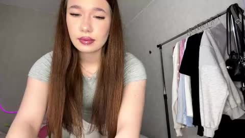 Lia online show from April 19, 2026, 8:02 am