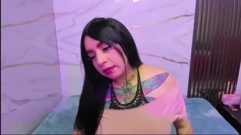 dashamiller_ online show from December 5, 2025, 1:09 pm