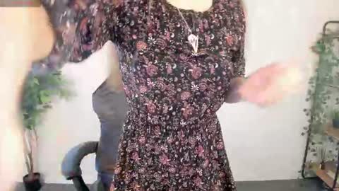 Snapshot of datsi_benson chatting on July 24, 2026, 1:25 am Datsi Benson online show from July 24, 2026, 1:25 am