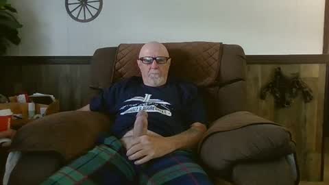 Snapshot of dave571960 chatting on July 5, 2026, 10:44 am dave571960 online show from July 5, 2026, 10:44 am