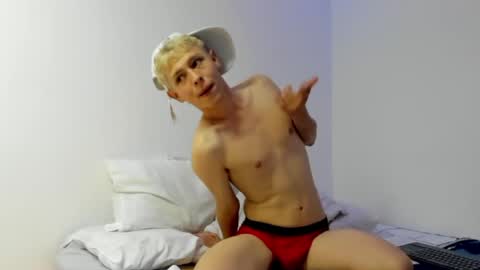 Snapshot of dave_hot1 chatting on May 12, 2026, 8:39 pm David online show from May 12, 2026, 8:39 pm
