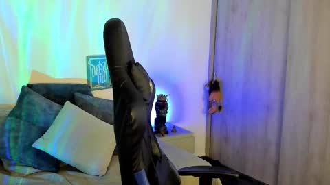 DAVE MAX online show from November 14, 2025, 10:03 am