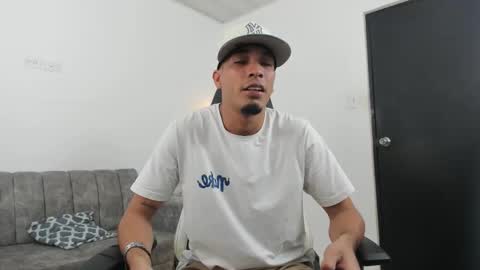 Snapshot of dave_skinnycum420 chatting on October 4, 2025, 5:27 am dave online show from October 4, 2025, 5:27 am