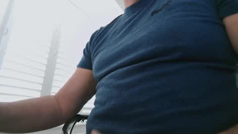 davesu12345 online show from April 27, 2026, 8:12 am