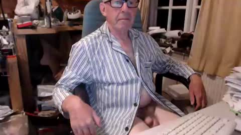 Snapshot of david89853 chatting on July 4, 2026, 10:27 pm David online show from July 4, 2026, 10:27 pm