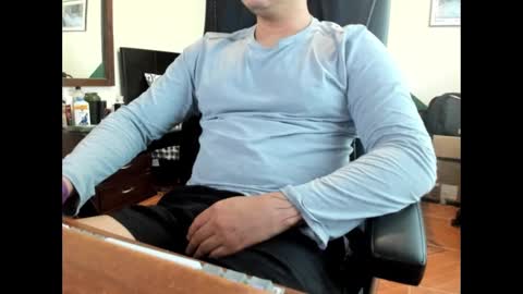 Snapshot of david_2789 chatting on March 5, 2025, 10:43 pm David online show from March 5, 2025, 10:43 pm