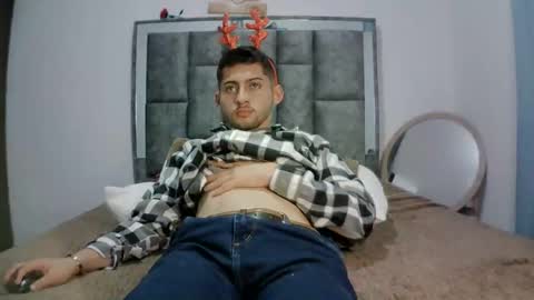 Snapshot of david_asturias chatting on December 15, 2024, 11:31 pm David Asturias online show from December 15, 2024, 11:31 pm