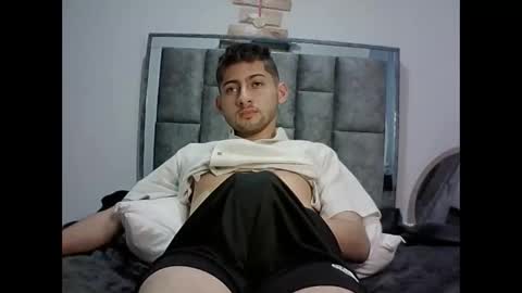 Snapshot of david_asturias chatting on December 29, 2024, 7:06 am David Asturias online show from December 29, 2024, 7:06 am