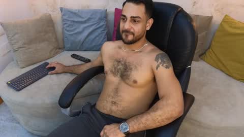 JF oliveira online show from February 10, 2025, 1:33 pm