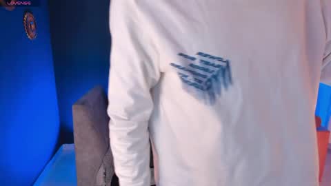 david_osoriox online show from April 15, 2026, 8:53 pm