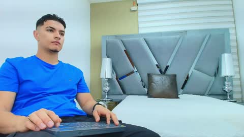 Snapshot of david_victoriaa chatting on April 18, 2026, 1:04 pm david_victoriaa online show from April 18, 2026, 1:04 pm