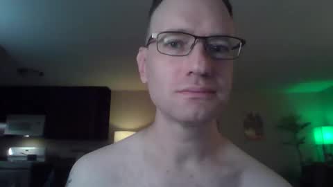 Snapshot of davidwilcox1982 chatting on December 17, 2025, 3:23 am Dave online show from December 17, 2025, 3:23 am