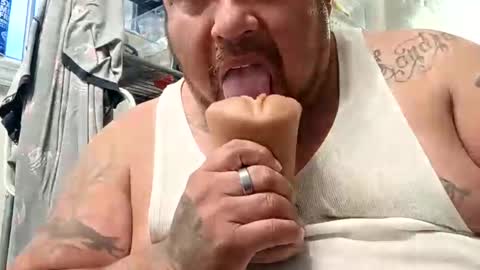 davidzhere222800 online show from April 18, 2026, 1:31 am