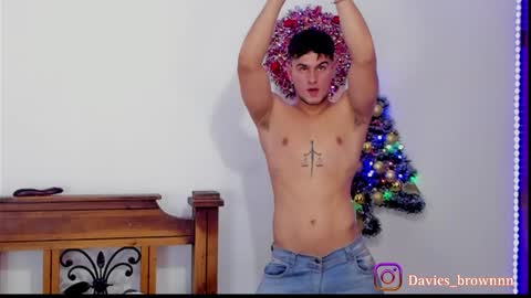 Snapshot of davies_brown chatting on December 9, 2024, 10:52 pm Davies brown schedule 12pm to 5pm col time online show from December 9, 2024, 10:52 pm