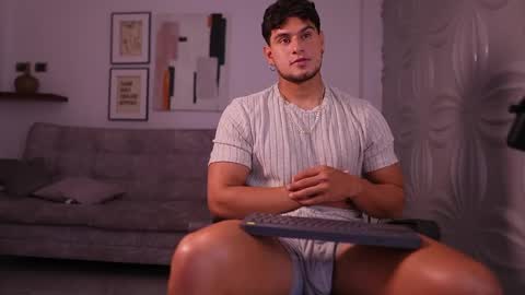 Snapshot of davies_brown chatting on June 3, 2026, 9:20 pm Davies brown schedule 12pm to 5pm col time online show from June 3, 2026, 9:20 pm