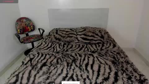 I am Dayanna  tecca online show from November 25, 2025, 10:10 pm