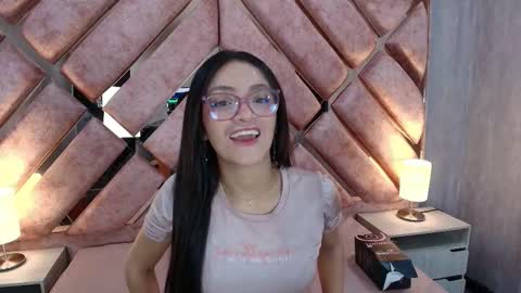 dayannedubois online show from November 5, 2025, 1:44 pm