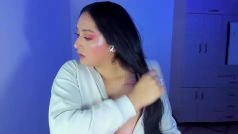 Snapshot of daysi_glow chatting on June 5, 2026, 10:04 pm online show from June 5, 2026, 10:04 pm