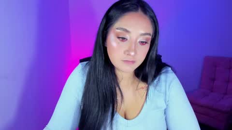 Snapshot of daysi_glow chatting on August 1, 2026, 12:32 am online show from August 1, 2026, 12:32 am