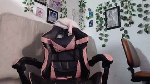 dazzayy online show from December 4, 2024, 12:52 am